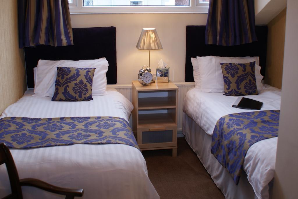 Adelphi Guest House Southport Oda fotoğraf
